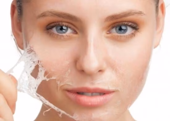 Việc tẩy da chết thường xuyên sẽ giúp làn da của chị em trắng sáng và mịn màng hơn rất nhiều - Ảnh minh họa: Internet