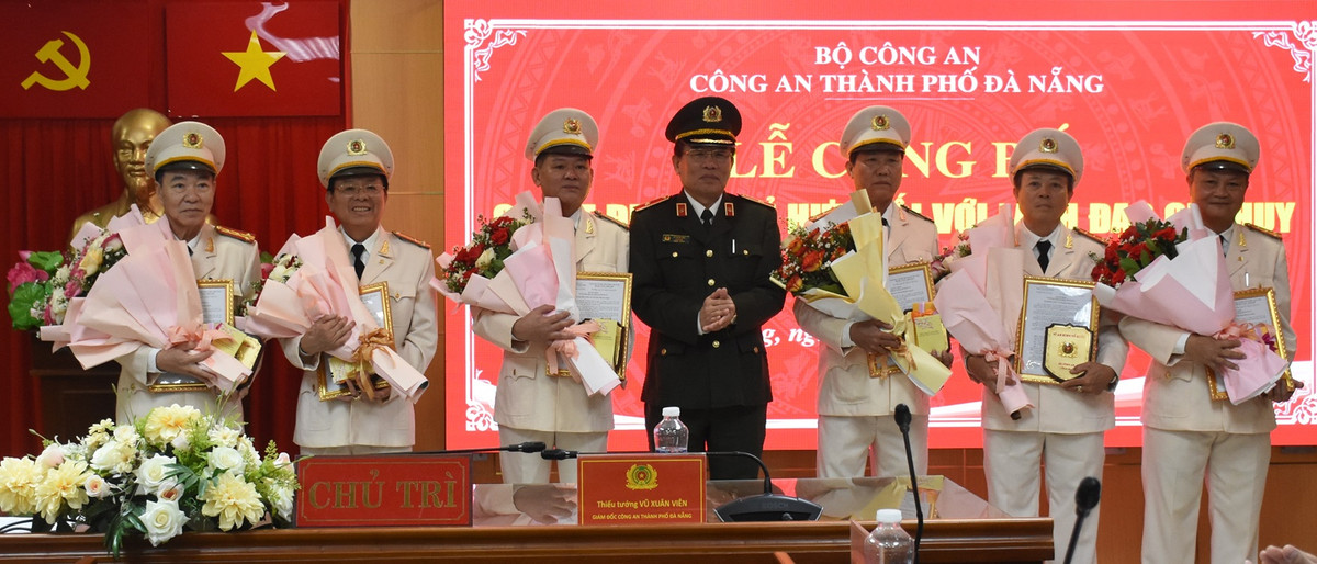 15 truong, pho phong Cong an Da Nang nghi huu truoc tuoi