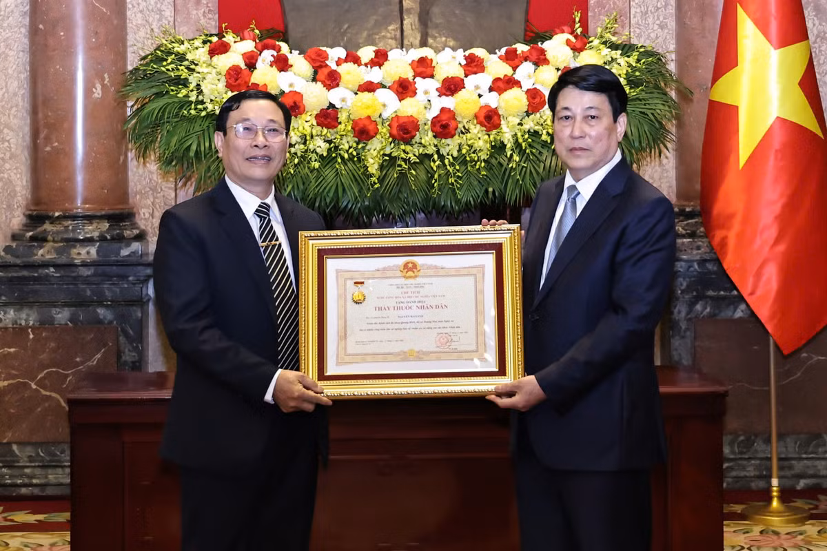 Chu tich nuoc trao danh hieu “Thay thuoc Nhan dan” cho 46 ca nhan-Hinh-3