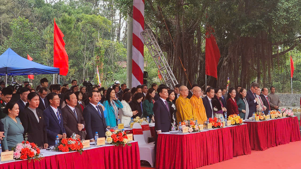 Bí thư Hải Dương khởi trống khai hội mùa xuân Côn Sơn - Kiếp Bạc - Hình 3 Bi thu Hai Duong khoi trong khai hoi mua xuan Con Son - Kiep Bac-Hinh-3