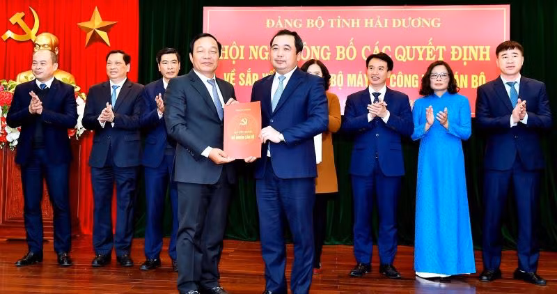 Hải Dương thành lập hai Đảng bộ, công bố nhân sự chủ chốt Hai Duong thanh lap hai Dang bo, cong bo nhan su chu chot