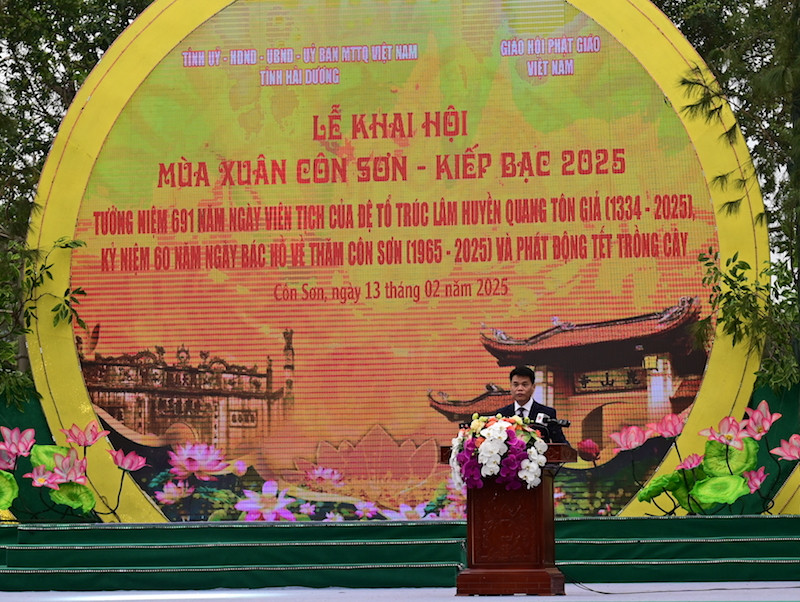 Bí thư Hải Dương khởi trống khai hội mùa xuân Côn Sơn - Kiếp Bạc - Hình 2 Bi thu Hai Duong khoi trong khai hoi mua xuan Con Son - Kiep Bac-Hinh-2