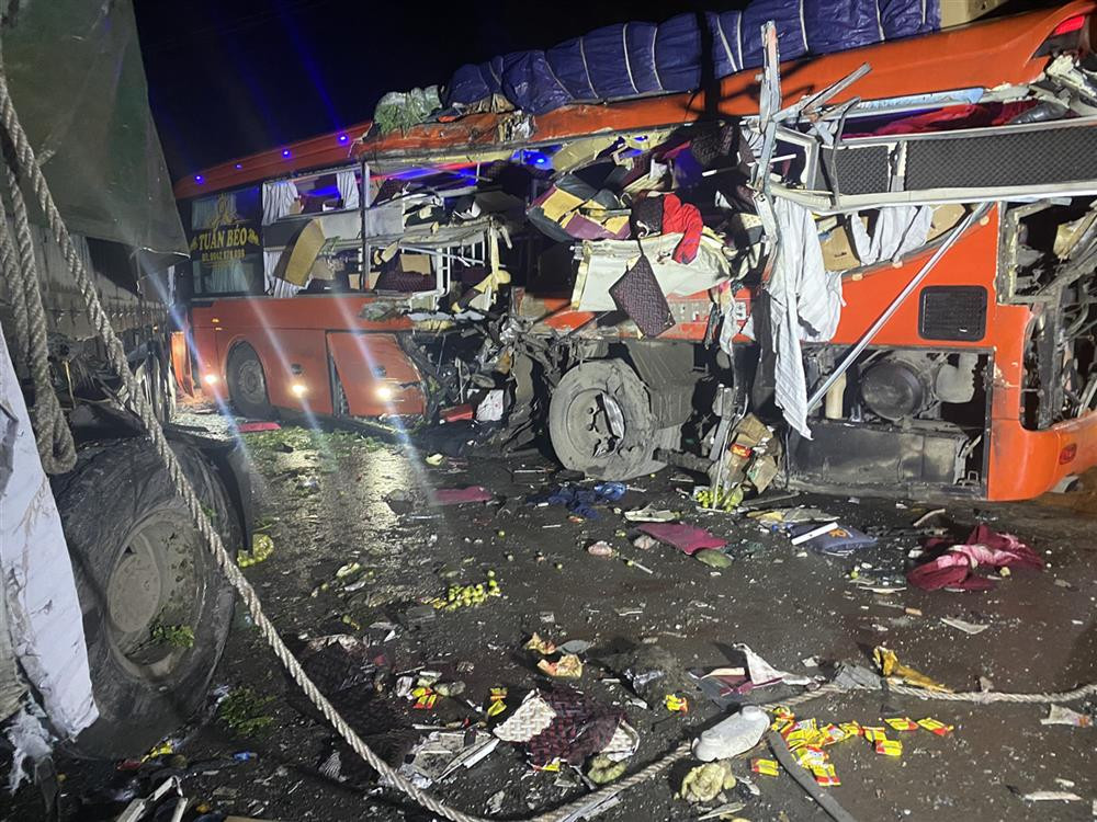 Tài xế xe khách gây tai nạn khiến 6 người chết bị xử lý sao? Tai xe xe khach gay tai nan khien 6 nguoi chet bi xu ly sao?