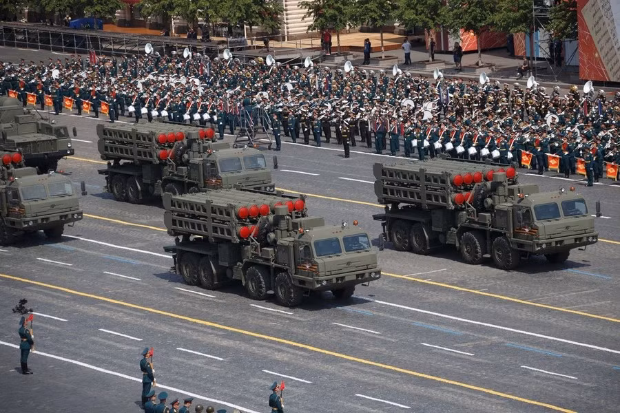 "Cơ chế hoạt động của S-350 Vityaz khi không có sự can thiệp của con người xảy ra như sau: hệ thống tự phát hiện mục tiêu, xác định mục tiêu thuộc về "bạn hay thù", đưa nó vào diện theo dõi".