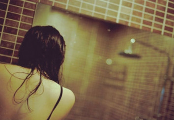 Không thể chịu đựng được cảnh bị làm nhục, chị Th. đã quyết định tố cáo Ngô Thanh Định đến cơ quan công an. Đồn Công an số 18, huyện Từ Liêm đã bắt Ngô Thanh Định. Tại cơ quan công an, Ngô Thanh Định đã thừa nhận hành vi của mình (Ảnh minh họa).