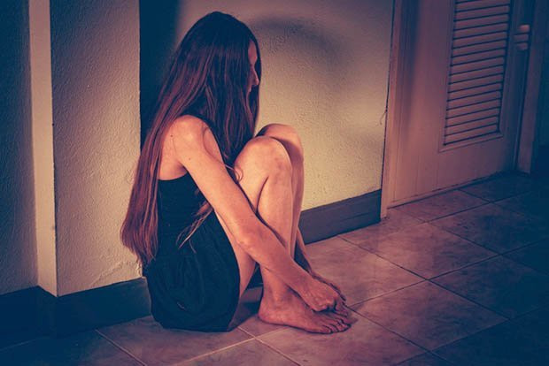 Ngày 22/7, tại nhà nghỉ H.S (thuộc phường Nghĩa Phú, thị xã Gia Nghĩa), khi đang nhận 3 triệu đồng và chuẩn bị giao cấu với chị H., T. bị lực lượng công an bắt quả tang (Ảnh minh họa).