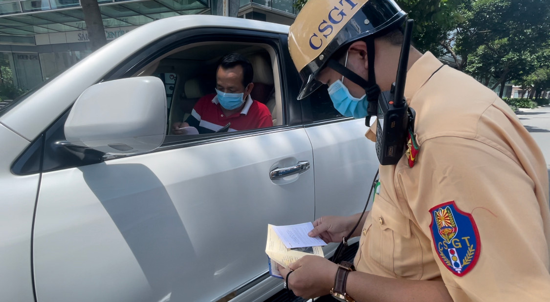 Cơ quan chức năng đề nghị người dân luôn chấp hành chủ trương của lãnh đạo TP HCM nhằm góp phần phòng chống dịch bệnh đang rất phức tạp ở TP.