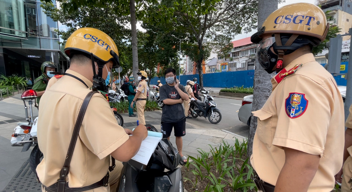 Tuy nhiên khi được nhà chức trách giải thích đã nghiêm túc chấp hành...