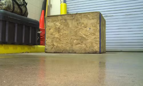 Bo me bat con gai 3 tuoi ngu trong hop day gian chet