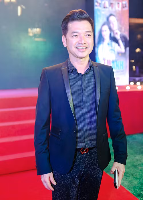 Tại buổi ra mắt, ông xã Hồng Đào cho biết, bộ phim không chỉ đơn thuần là một tác phẩm về tình yêu mà còn truyền tải những thông điệp sâu sắc về gia đình, tuổi trẻ.