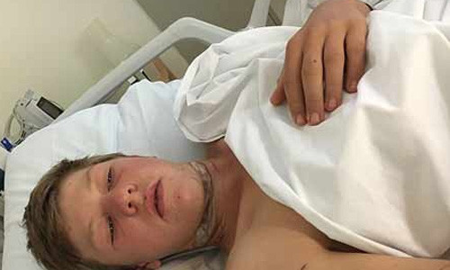 Deo tai nghe iPhone di xe may, suyt mat dau