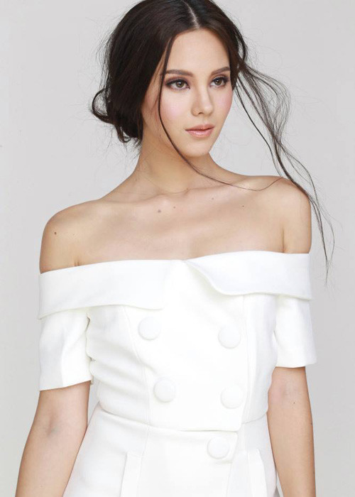 Người đẹp đến từ Philippines Catriona Gray cũng là ứng viên sáng giá cho ngôi vị cao nhất. Hiện tại, cô đang tạm dẫn đầu ở giải truyền thông và có thể còn giành chiến thắng phần thi tài năng. (Ảnh: Facebok nhân vật) 