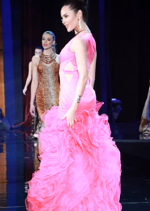 Cùng với đại diện Trung Quốc, đại diện Philippines - Catriona Gray cũng có tên trong danh sách top 20 Hoa hậu Thế giới 2016. (Ảnh: Hoa hậu Thế giới)