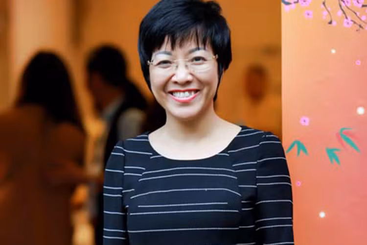 Ngoài Lê Thị Dần, MC Thảo Vân cũng là gương mặt mới của làng hài Tết khi tham gia bộ phim “Cưới đi kẻo ế” của nghệ sĩ hài Vượng râu. Đây cũng là lần thứ 2 nữ MC nhận lời đóng phim sau 16 năm có vai diễn đầu tiên. (Ảnh: Dân Việt)