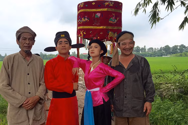 Đỗ Duy Nam vốn là thí sinh bước ra từ cuộc thi Gương mặt thân quen 2016. Tham gia chương trình, anh được khán giả yêu mến bởi tính cách thân thiện, gần gũi. (Ảnh: Facebook đạo diễn Phạm Đông Hồng)