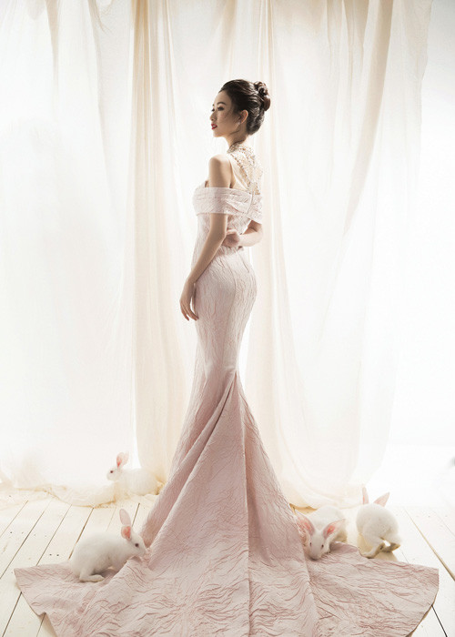 Năm 2016, ngoài việc kinh doanh, Hà Thu còn nhận vai trò đào tạo thí sinh dự thi quốc tế khi là giám đốc quốc gia Hoa hậu Liên lục địa Việt Nam.