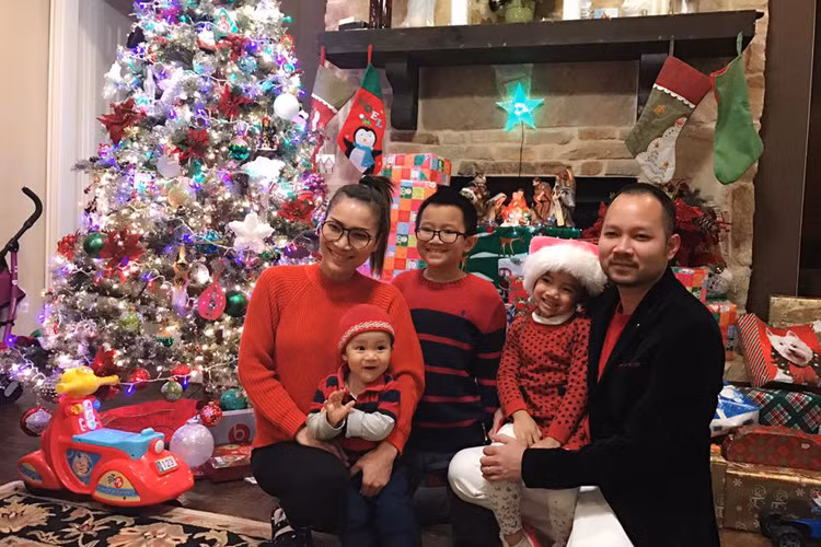 Sao Viet hanh phuc don Giang sinh am ap ben gia dinh-Hinh-2