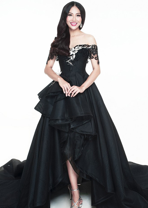 Ngoài ra, đại diện Việt Nam còn chọn bộ váy sắc đen huyền bí với cấu trúc mullet bất đối xứng của NTK Anh Thư. (Ảnh: Zing) 