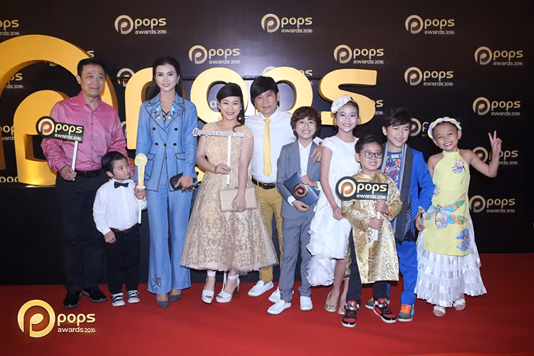 Hoai Linh xuc dong nhan giai thuong POPS Awards 2016-Hinh-12