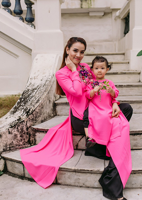 Bộ ảnh Trang Nhung được thực hiện bởi nhiếp ảnh gia Chanh với sự hỗ trợ của ê-kíp gồm: stylist Đinh Thành Long, trang điểm, làm tóc Phước Lợi.