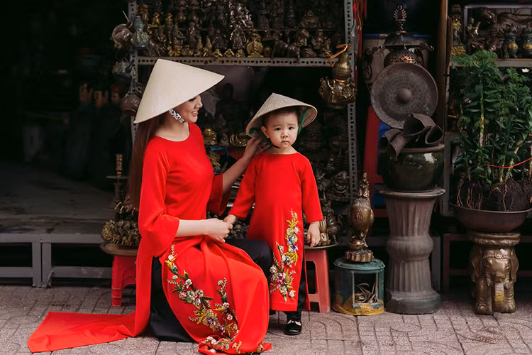  Diễn viên Trang Nhung hạ sinh con gái đầu lòng vào tháng 4/2015. Bé tên thật là Nguyễn Khánh Linh, tên thân mật là Vani.