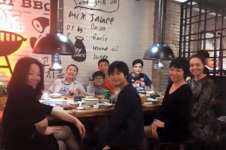 Cong Ly khoe anh ban gai moi than thiet voi Thao Van-Hinh-2