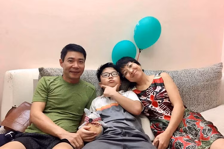 Cong Ly khoe anh ban gai moi than thiet voi Thao Van-Hinh-4