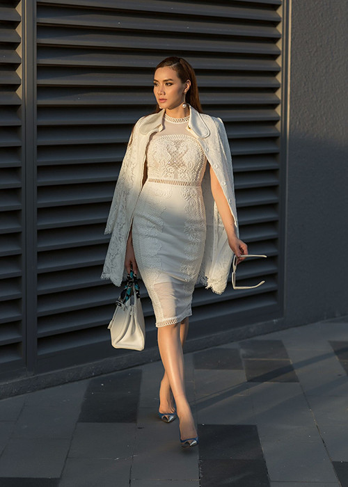 “Ngày mai ánh sáng” là bộ phim truyền hình đánh dấu sự trở lại của Trang Nhung sau 2 năm toàn tâm toàn ý lo cho gia đình nhỏ.