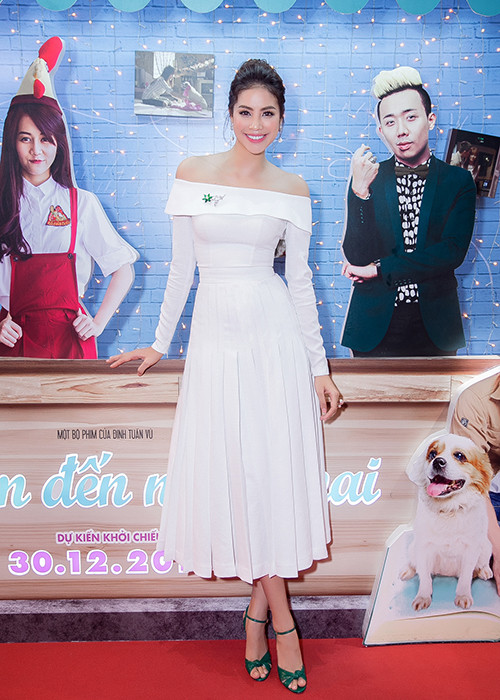 Sau hoạt động này, Phạm Hương sẽ tham gia liên tiếp hai dự án cộng đồng giúp đỡ bà con nghèo tại miền Tây và miền Trung.