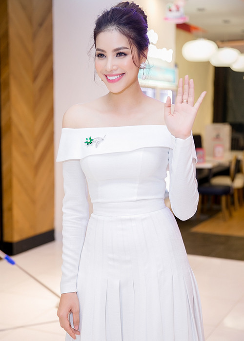 Ngoài ra, Hoa hậu Hoàn vũ Việt Nam 2015 sẽ xuất hiện trên nhiều sân khấu trao giải của các giải thưởng uy tín trong thời gian tới.