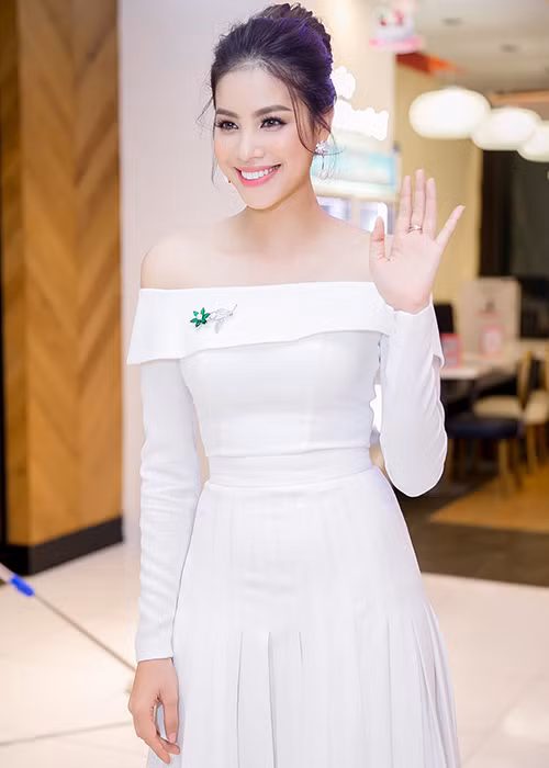 Ngoài ra, Hoa hậu Hoàn vũ Việt Nam 2015 sẽ xuất hiện trên nhiều sân khấu trao giải của các giải thưởng uy tín trong thời gian tới.