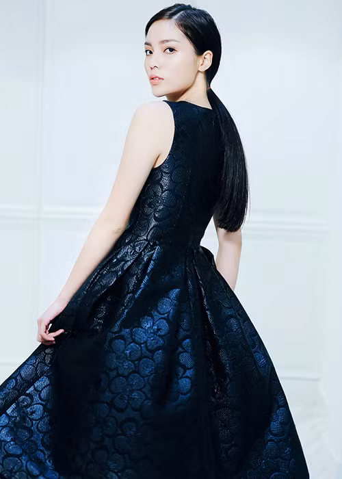 Ngoài Kỳ Duyên, show diễn cá nhân thứ 9 của Đỗ Mạnh Cường diễn ra vào ngày 9/12 sắp tới còn quy tụ những tên tuổi nổi tiếng như: Diễm My, Giáng My, Linh Nga, Hoa hậu Hoàn vũ Thái Lan 2007 Farung Yuthithum…