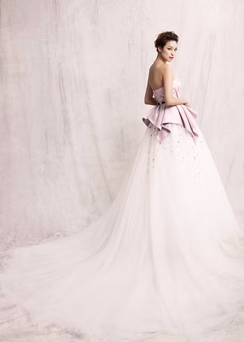 Sau khi rời The Face Việt Nam 2016, nữ người mẫu sinh ra và lớn lên ở Canada tham gia đóng phim “Chờ em đến ngày mai” cùng Trấn Thành và An Nguy.