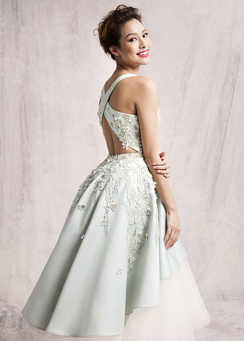 Bộ ảnh Lilly Nguyễn được thực hiện bởi nhiếp ảnh gia Tiên Nguyễn với sự hỗ trợ của ê-kíp gồm: stylist Tân Đà Lạt, trang điểm Quang Hiền, trang phục Châu Phạm.