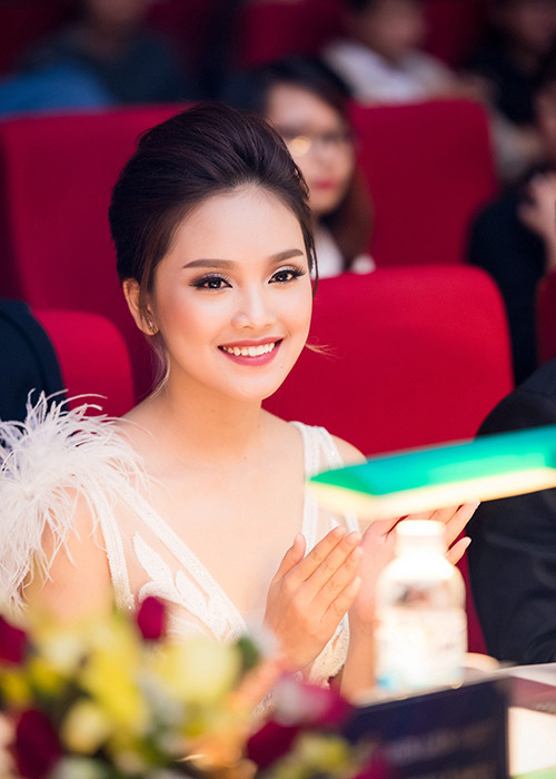 Cách đây không lâu, người đẹp gốc Thái Nguyên còn tham gia trình diễn thời trang tại một số chương trình.