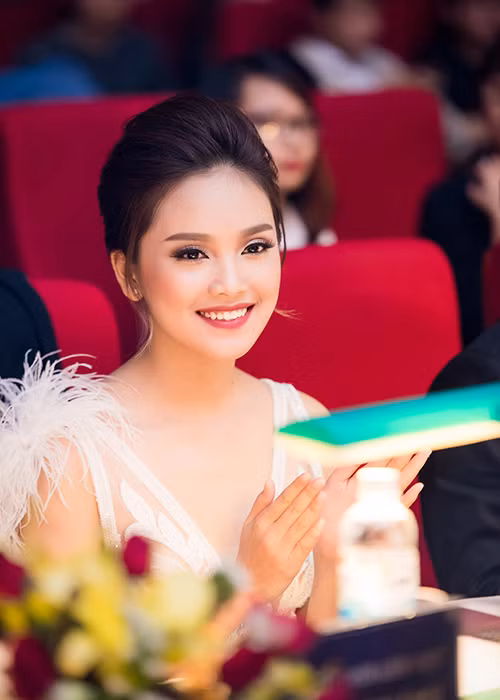 Cách đây không lâu, người đẹp gốc Thái Nguyên còn tham gia trình diễn thời trang tại một số chương trình.