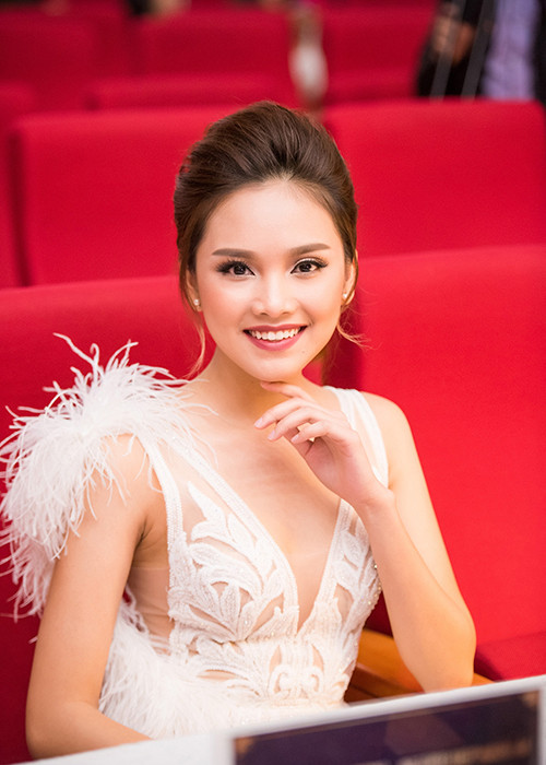 Dù chỉ dừng bước ở top 10 cuộc thi Hoa hậu Việt Nam 2016 nhưng Tố Như khá đắt show sự kiện.