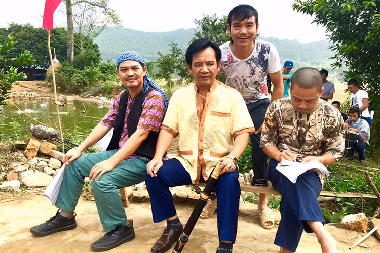 Quang Teo bat ngo gap su co khi dong hai Tet 2017