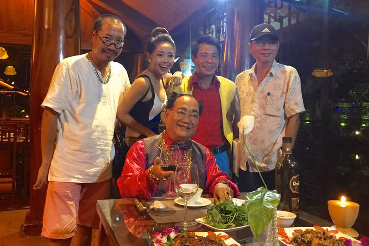 Nằm trong chùm phim hài Tết 2017 của đạo diễn Phạm Đông Hồng, phim "Enter" có sự tham gia của Công Lý và Tường Vy đã ra mắt khán giả vào ngày 25/12 vừa qua. (Ảnh: Facebook đạo diễn Phạm Đông Hồng)