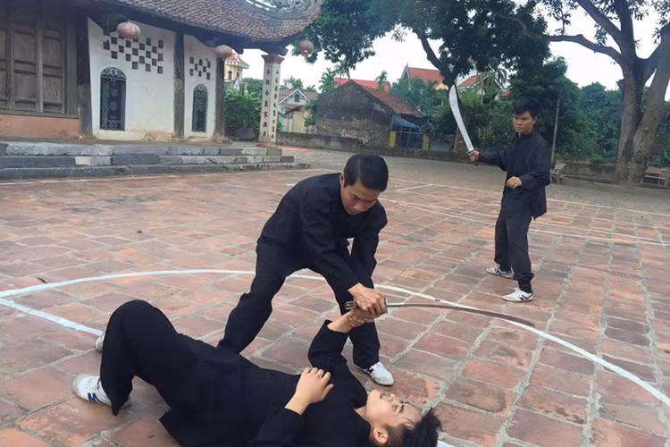 Trong những bộ phim trước đó, Công Lý thường được giao những vai hiền lành, chân chất. Vì vậy, có thể thấy, anh lột xác hoàn toàn với vai Ngông công tử. (Ảnh: Facebook Công Lý)