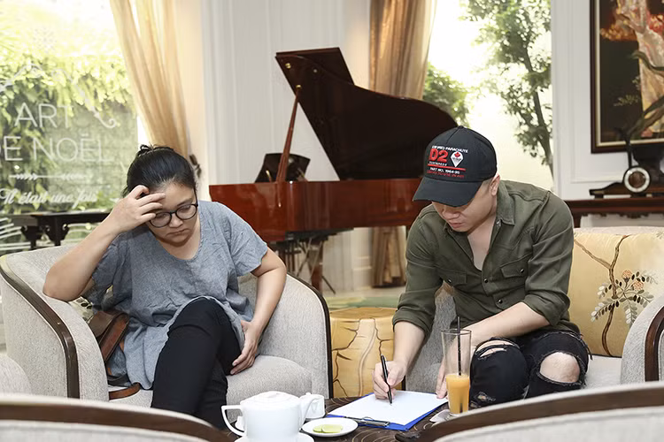 Việc ứng dụng nhạc live cho show của Đỗ Mạnh Cường cũng gặp khó khăn khi đòi hỏi sự phối hợp nhịp nhàng, chuyên nghiệp của cả ê-kíp. Trong đó, kỹ năng trình diễn của người mẫu phải được đặt lên hàng đầu.