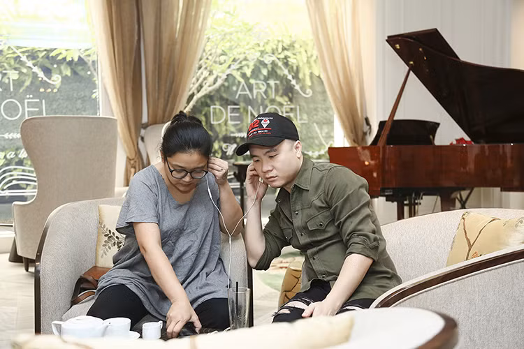 Vào ngày 9/12 tới đây, show Thu Đông 2016 với tên gọi Huyền thoại những chiếc đầm đen của NTK Đỗ Mạnh Cường sẽ diễn ra. Để phần trình diễn của các người mẫu trở nên thăng hoa hơn, Đỗ Mạnh Cường cùng ê-kíp đã quyết định sẽ sử dụng hoàn toàn nhạc live cho show diễn lần này.