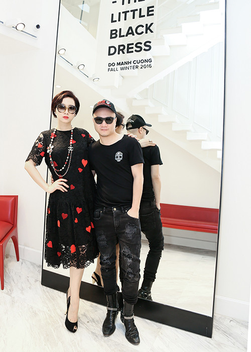 Show Huyền thoại những chiếc đầm đen của Đỗ Mạnh Cường sẽ diễn ra vào ngày 9/12 tới đây tại TP HCM với sự tham dự của những tên tuổi trong làng giải trí Việt như: Diễm My, Hoa hậu Hà Kiều Anh, Linh Nga, Hồng Nhung, Thiên Lý, Hương Giang…