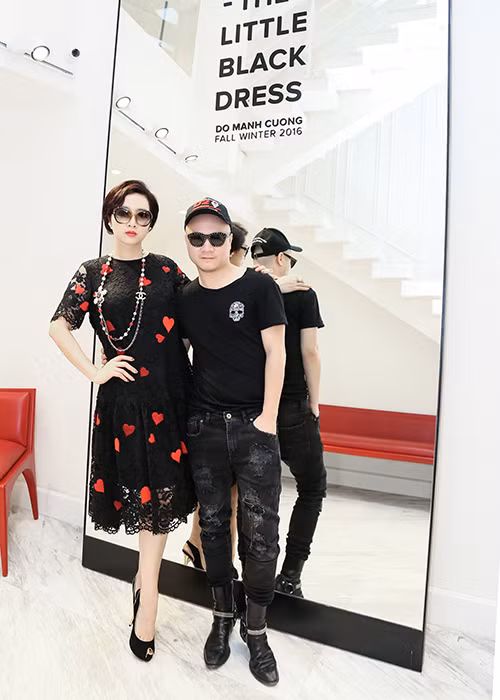 Show Huyền thoại những chiếc đầm đen của Đỗ Mạnh Cường sẽ diễn ra vào ngày 9/12 tới đây tại TP HCM với sự tham dự của những tên tuổi trong làng giải trí Việt như: Diễm My, Hoa hậu Hà Kiều Anh, Linh Nga, Hồng Nhung, Thiên Lý, Hương Giang…