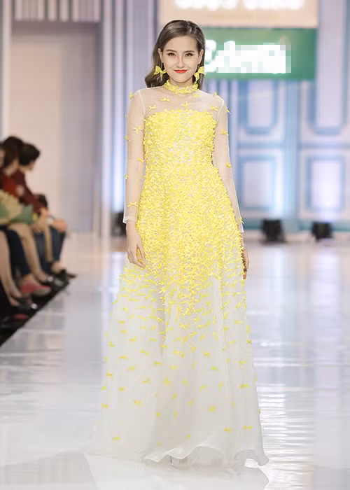 Ngam Lan Khue hoa co dau tren san dien thoi trang-Hinh-6