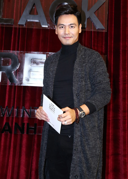 Thảm đỏ show Thu Đông 2016 của nhà thiết kế họ Đỗ còn có sự xuất hiện của MC Phan Anh. 