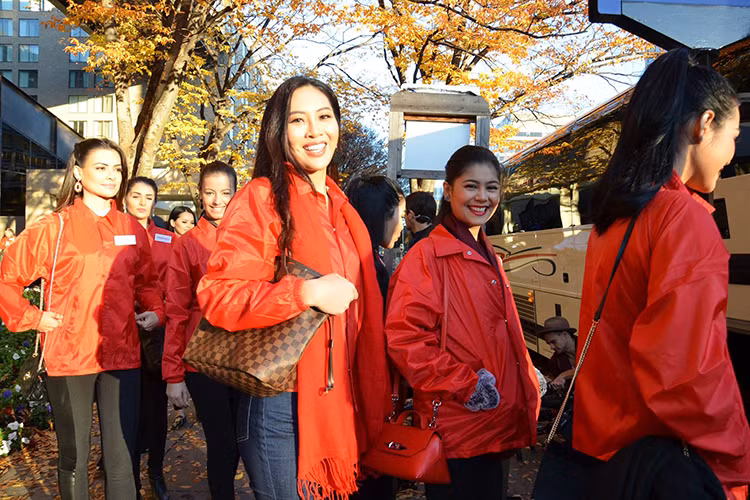 Ngay khi bước vào cuộc thi Hoa hậu Thế giới 2016, Hoa khôi Diệu Ngọc cùng các thí sinh khác đã được chia theo nhóm để hoạt động và thi đấu. Theo đó, đại diện Việt Nam thuộc nhóm Red team (đội màu đỏ). (Ảnh: Hoa hậu Thế giới)