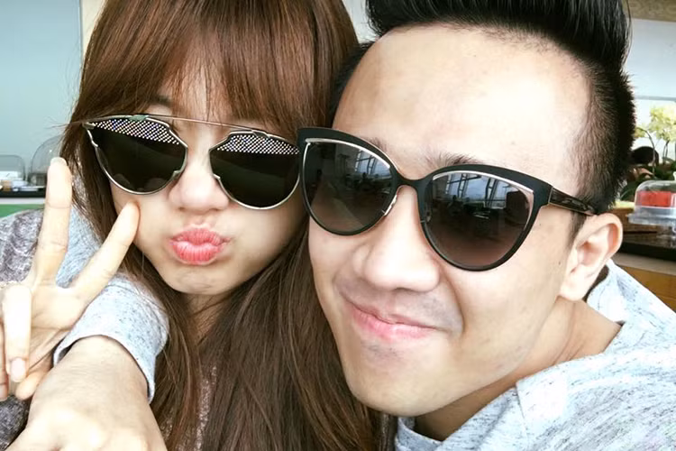 Một trong những bức ảnh nhận được lượt thích nhiều nhất trên trang cá nhân Trấn Thành là khoảnh khắc anh bên bạn gái trong một chuyến du lịch. (Ảnh: Facebook nhân vật)