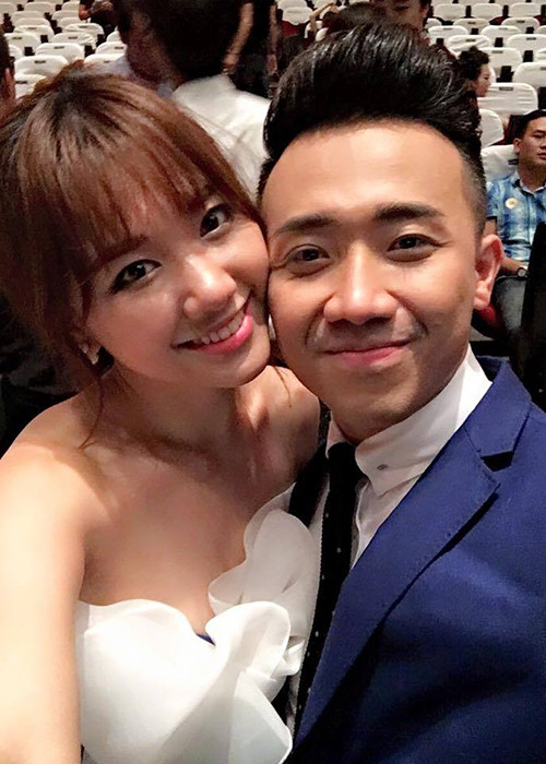 Cặp đôi Trấn Thành - Hari Won chụp ảnh selfie thân mật. (Ảnh: Facebook nhân vật)