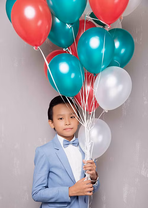 Cùng hòa vào không khí Giáng sinh tại Sài Gòn, Hồ Văn Cường vừa gửi đến người hâm mộ bộ ảnh đón ngày lễ này. 